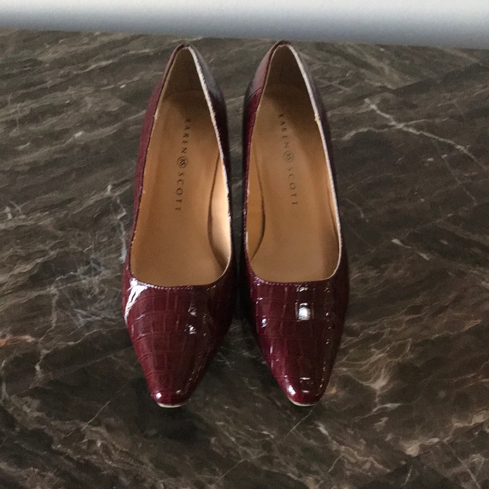 Karen Scott size 5.5